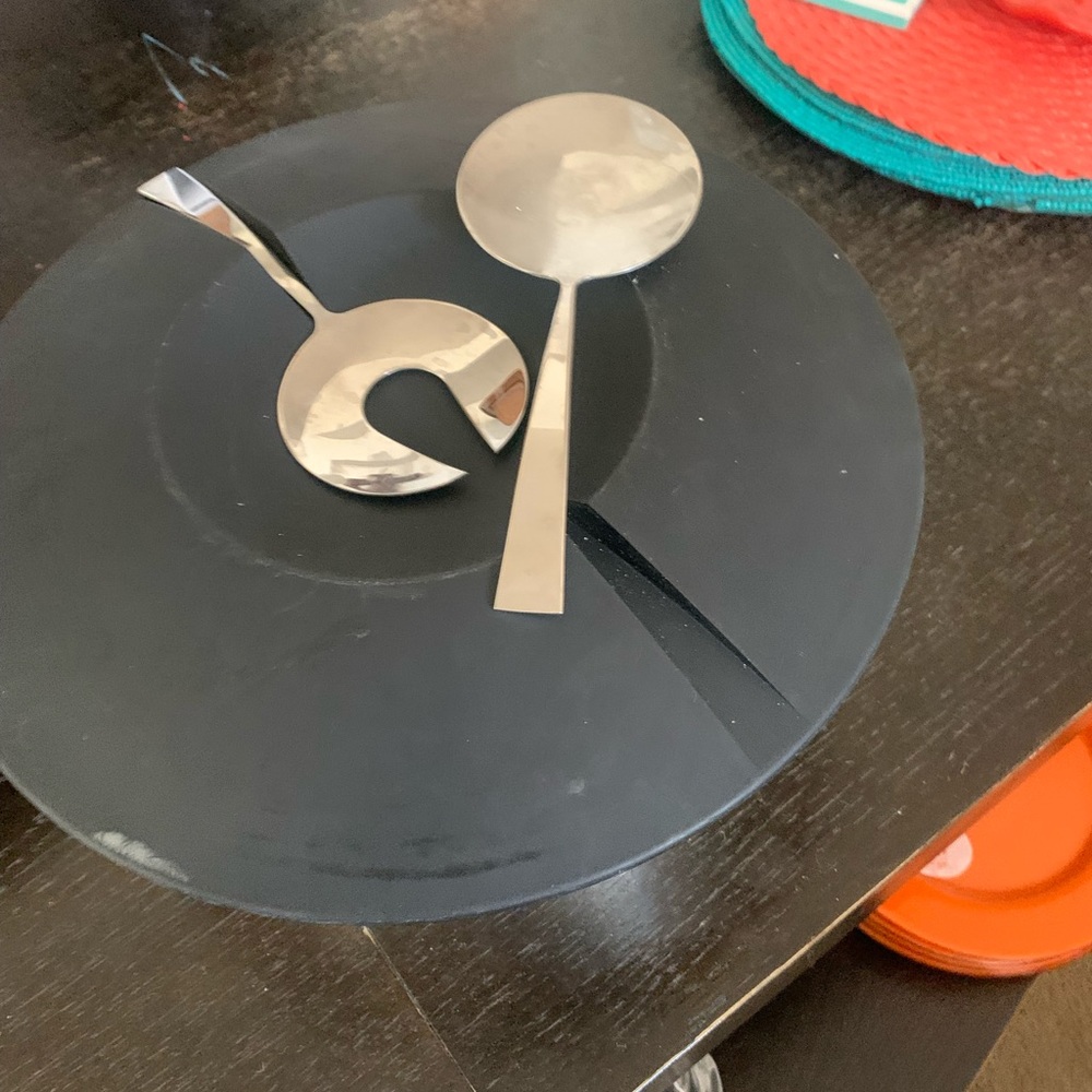 Salad Bowl with Secured lid to toss salad